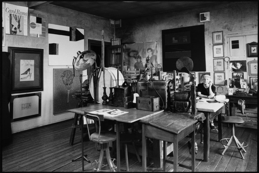 Curatore archivio d'artista - Carol Rama nella sua casa studio a Torino, foto di Pino dell'Aquila, @Archivio Carol Rama, Torino (Loredana Carena, #loredanacarena, @artecarenalo)