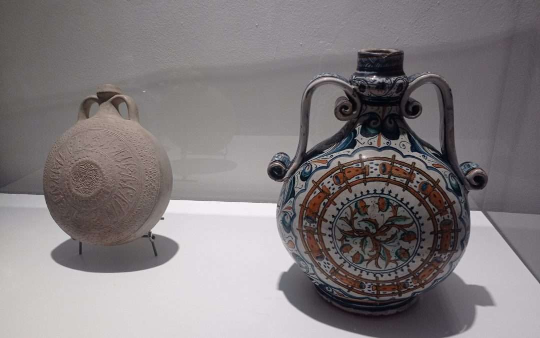 MAO, Torino, “Fiasca del Pellegrino”, terracotta argillosa non invetriata con decorazioni a stampo, Siria, XIII-XIV secolo - “ Fiasca in maiolica”, terracotta invetriata in stagno, Pesaro, 1450-1470/ photo credit @Loredana Carena (#carena, #loredanacarena, #cultura, #pressnews)