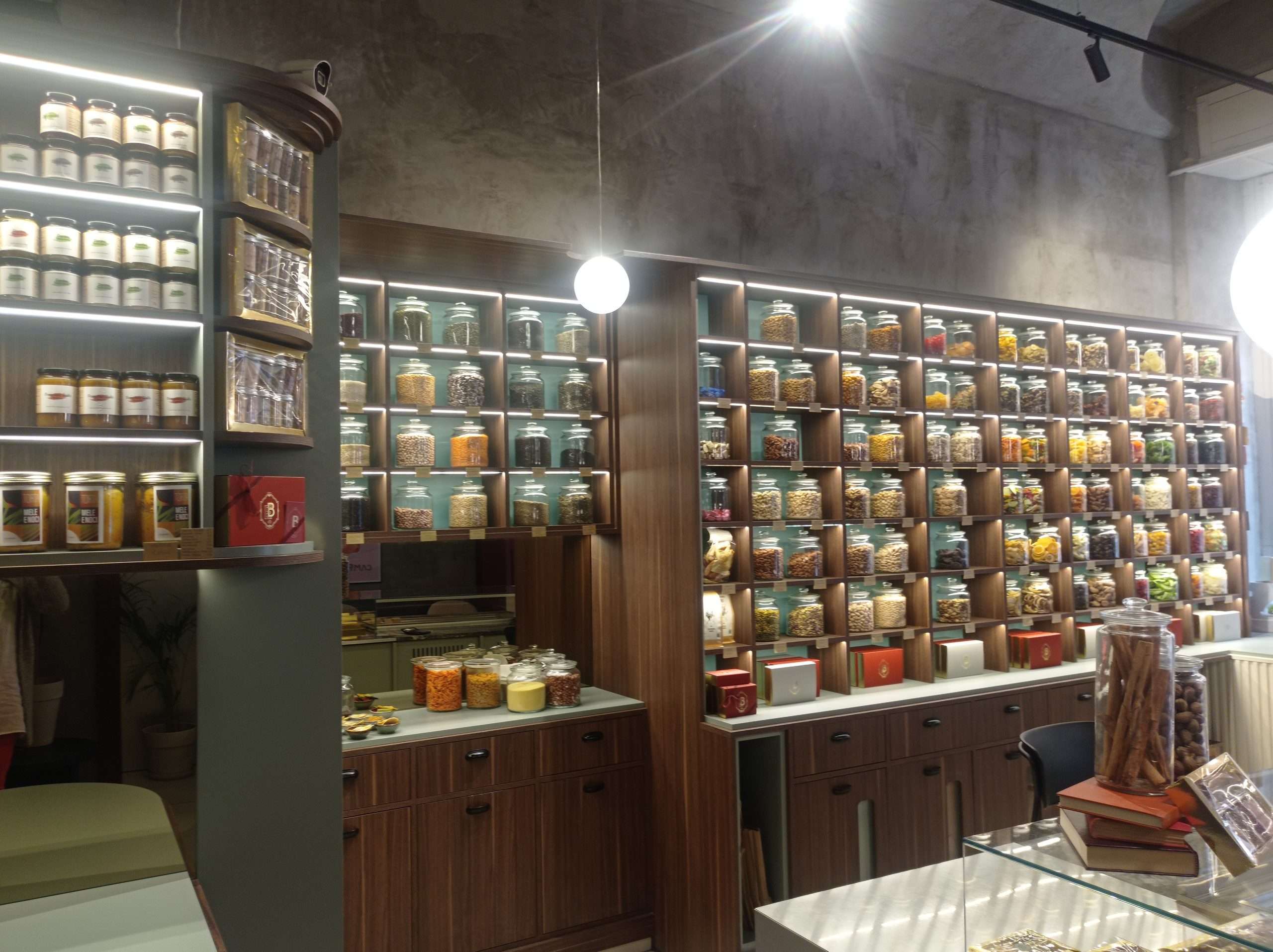 Torino, “Interno boutique - bistrot Eredi Borgnino di via della Rocca n. 10 H” - foto di Loredana Carena (#loredanacarena, #carena)